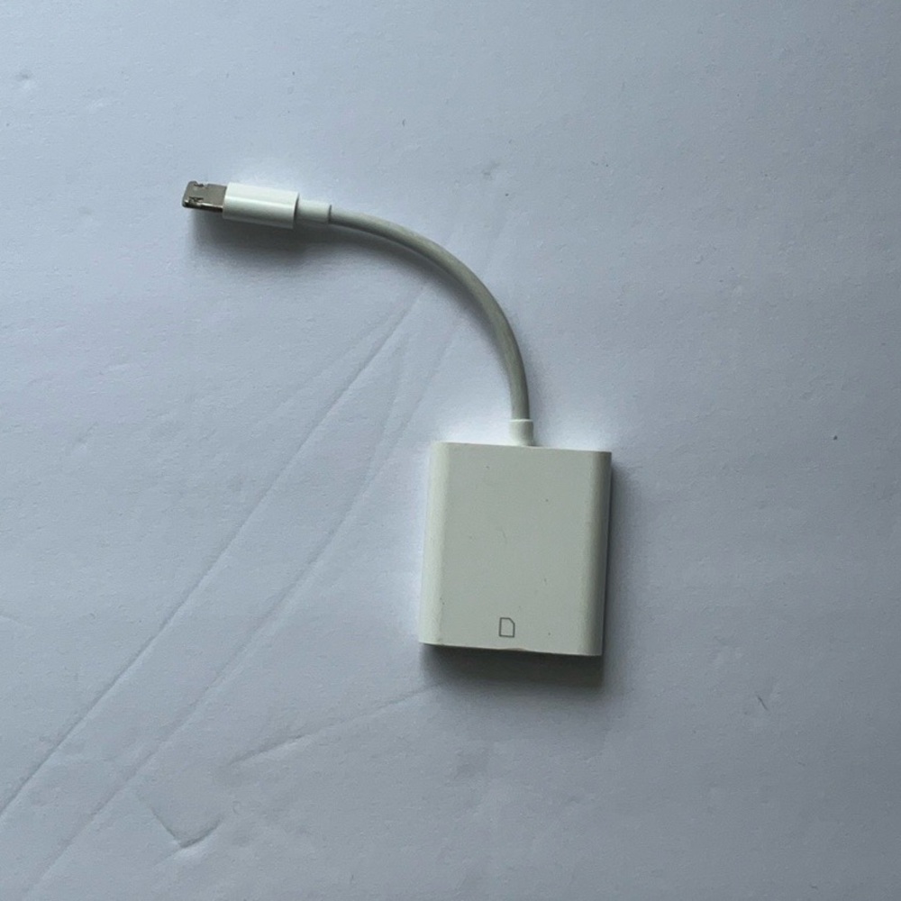 41. Lightning to SD card camera reader